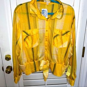 NWT! Long sleeve, cute yellow plaid top! 💛